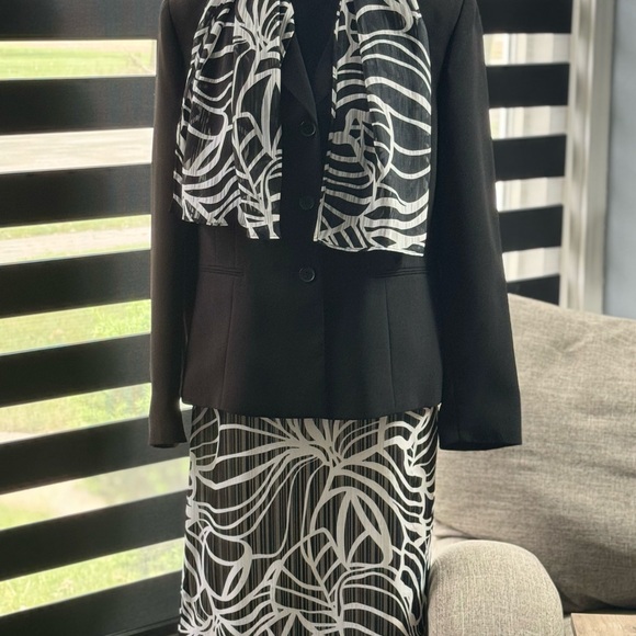 Collections for Le Suit Women’s 3pc Skirt Set Black & White Size 14P - Picture 4 of 16